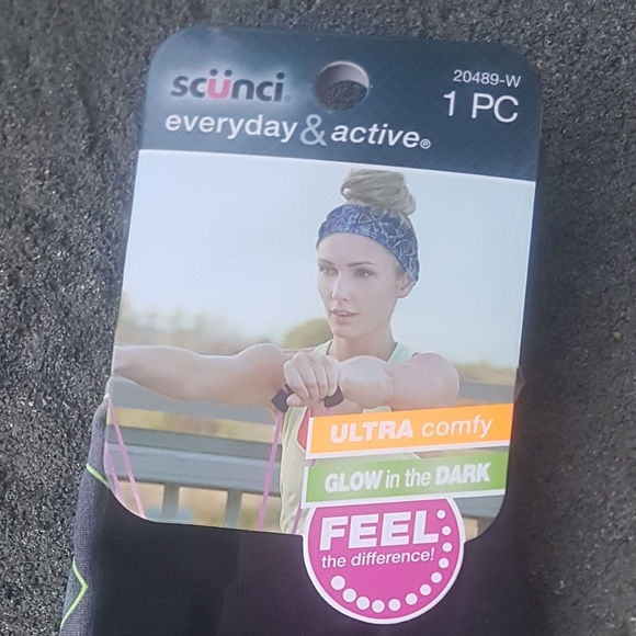 🎀 Scunci Blue Glow In The Dark Headband - Picture 7 of 7